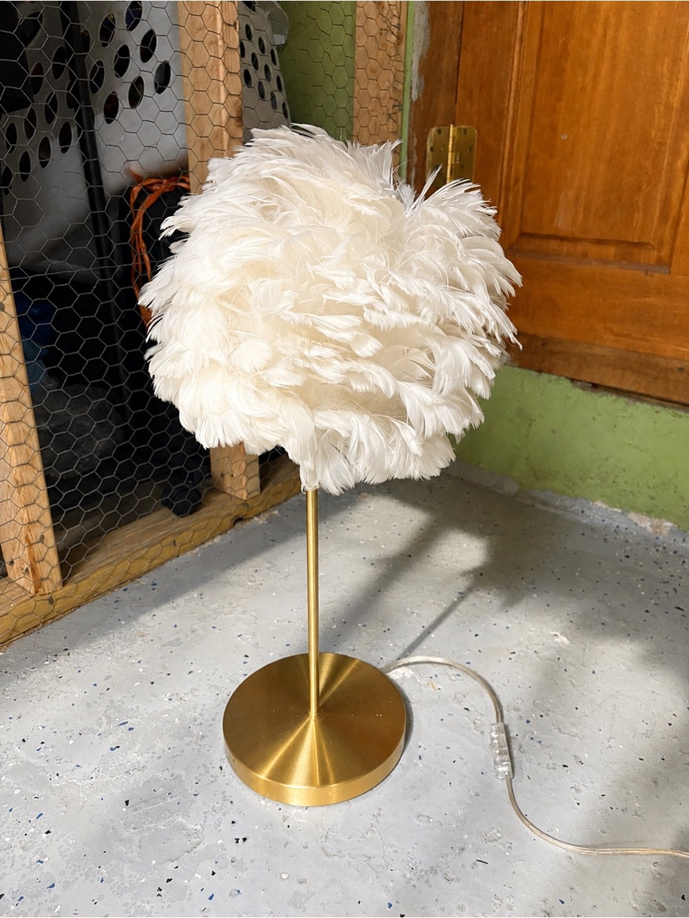 White Feather Table Lamp with Gold Base 🤍 ~24” H